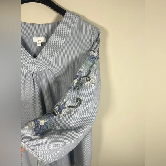 J.Jill Women Embroidered Striped Knit Top Powder Blue Size XL Floral V Neck - Picture 5 of 7